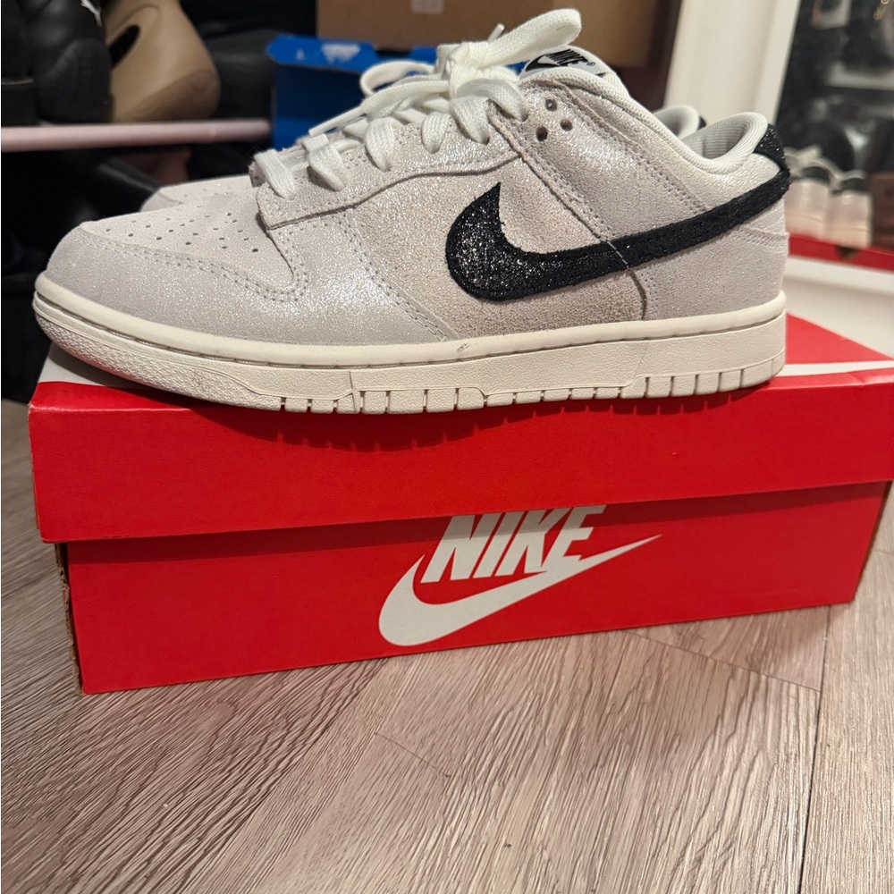 Nike White and Black Low-Top Sneakers